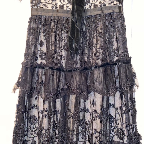 - Needle and thread dress - Picture 5 of 7